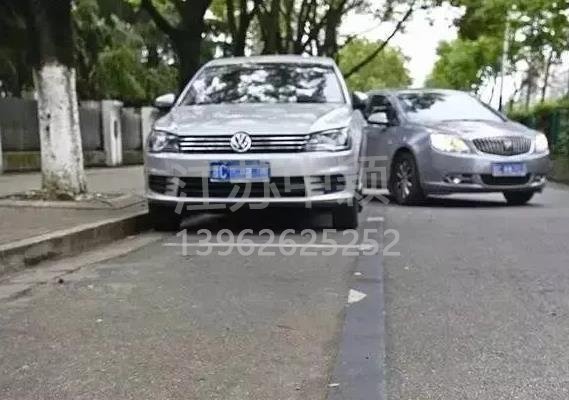 車停在車位也被貼處罰單子？交通警察：這三種停車方式也算違規(guī)！